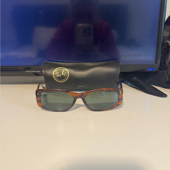 Authentic Ray-Ban USA Vintage B&L 80s Fugitive W1954 Tortoise Sunglasses & Case - Picture 6 of 7